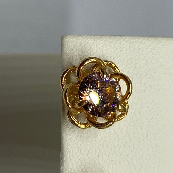 Free with $50 Purchase NWOT Pink Champagne Flower Earrings - Picture 3 of 3